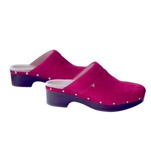 NWOT Women’s Vionic Lacie Slip on Size 8 Red Cherry Suede Clogs Mules